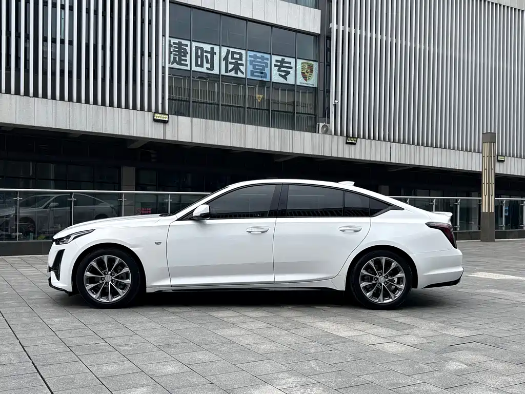 Cadillac CT5 — фото 4