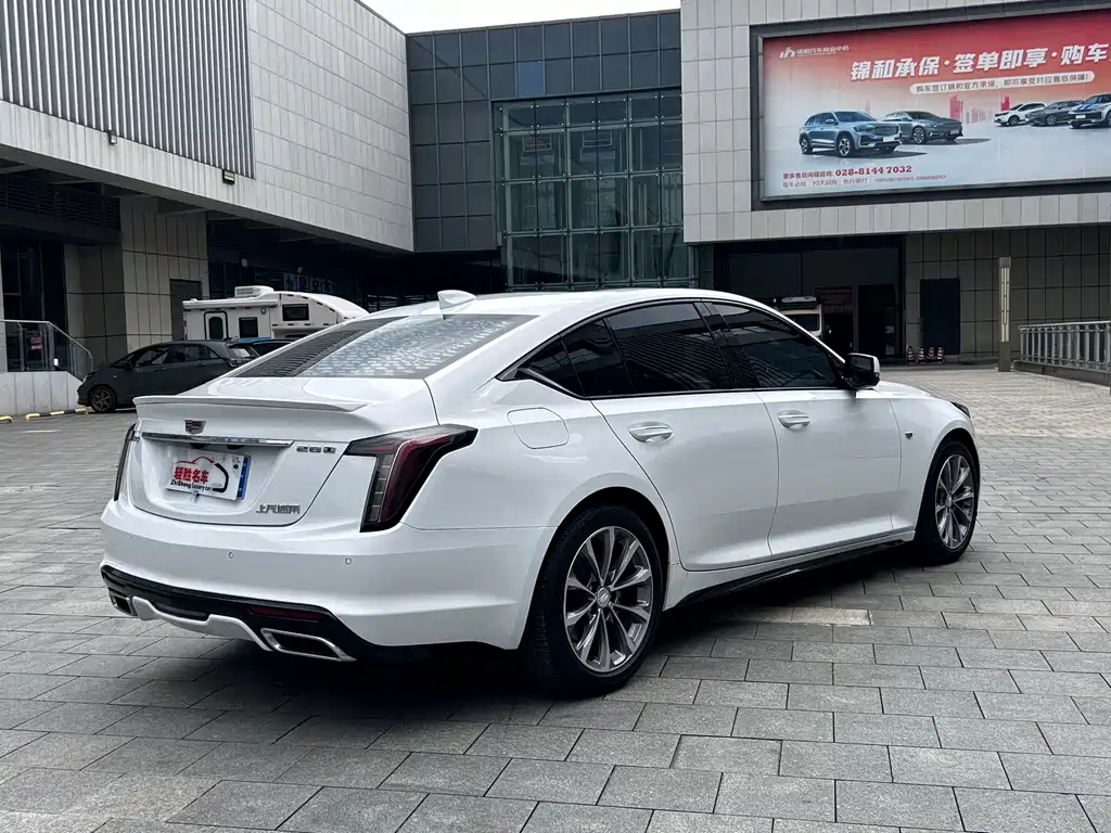 Cadillac CT5 — фото 7
