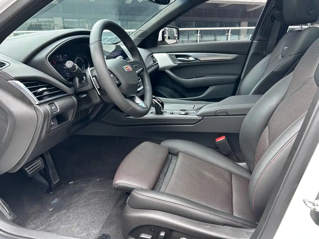 Cadillac CT5 — фото 9
