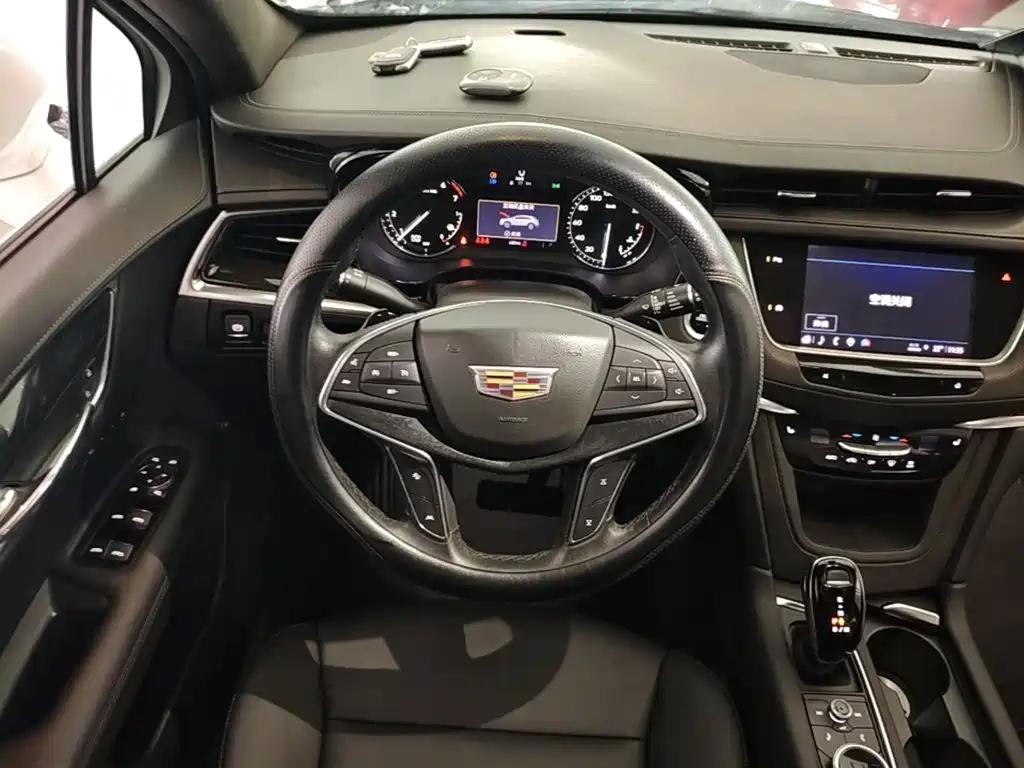 Cadillac XT5 — фото 11