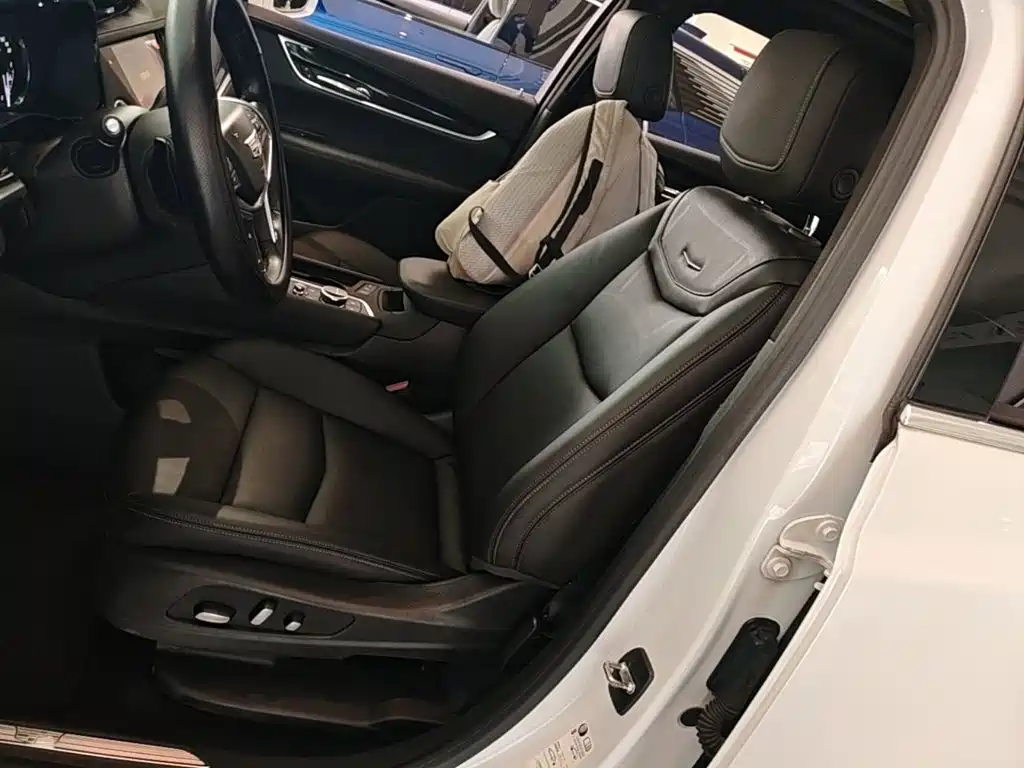 Cadillac XT5 — фото 15