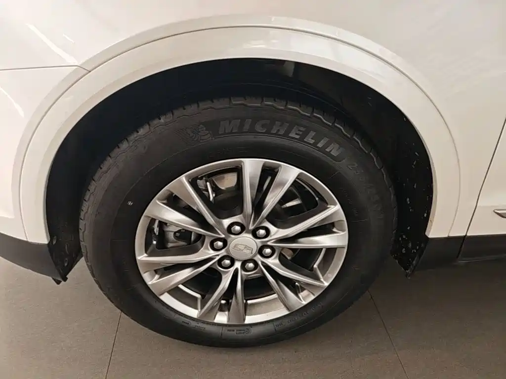 Cadillac XT5 — фото 23