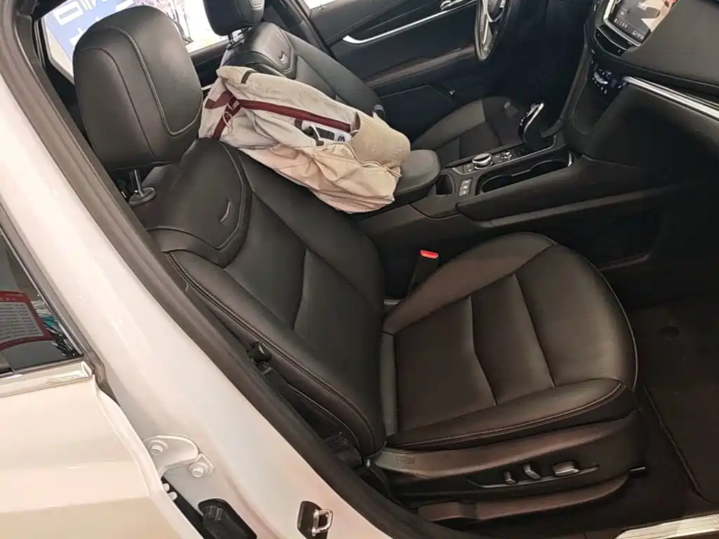 Cadillac XT5 — фото 25