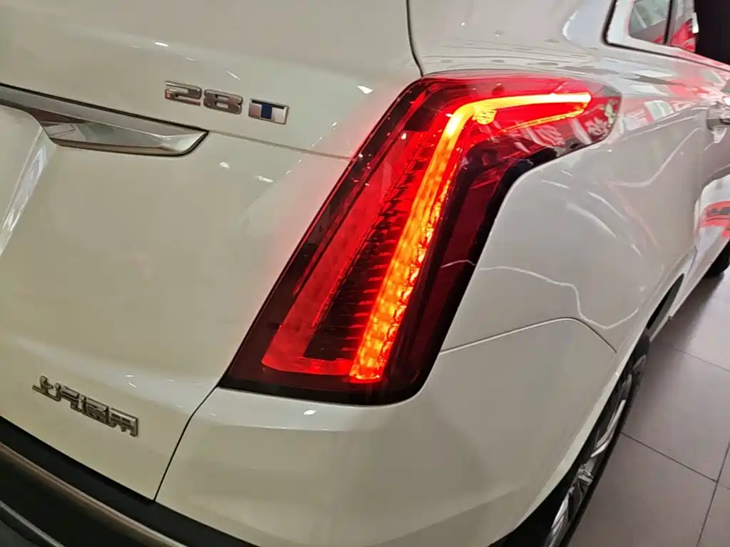 Cadillac XT5 — фото 8