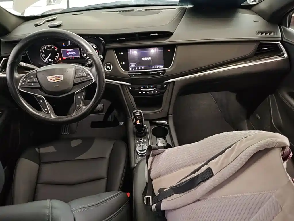 Cadillac XT5 — фото 10