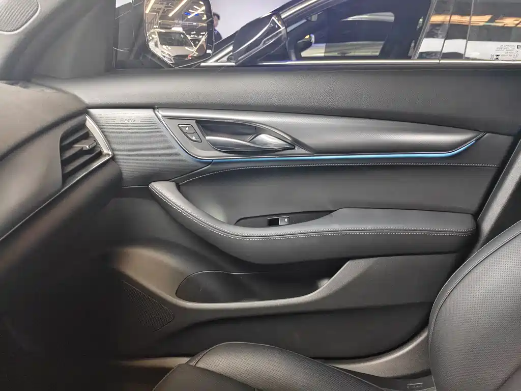 Cadillac CT5 — фото 11