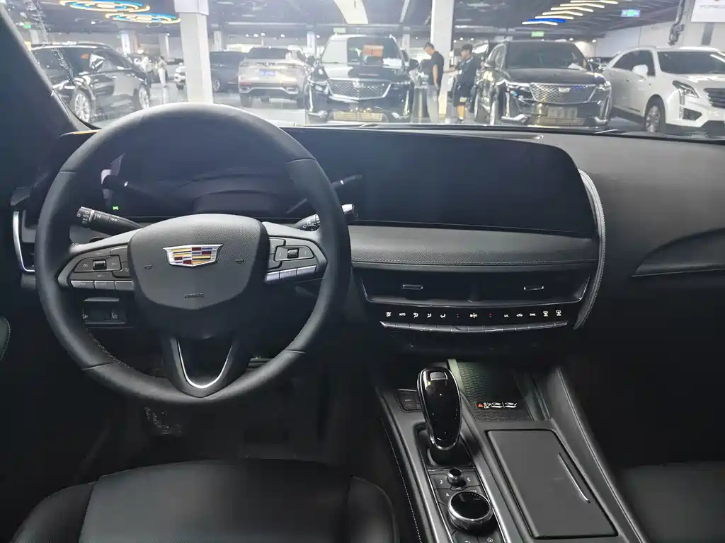 Cadillac CT5 — фото 17