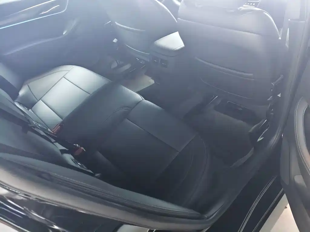Cadillac CT5 — фото 21