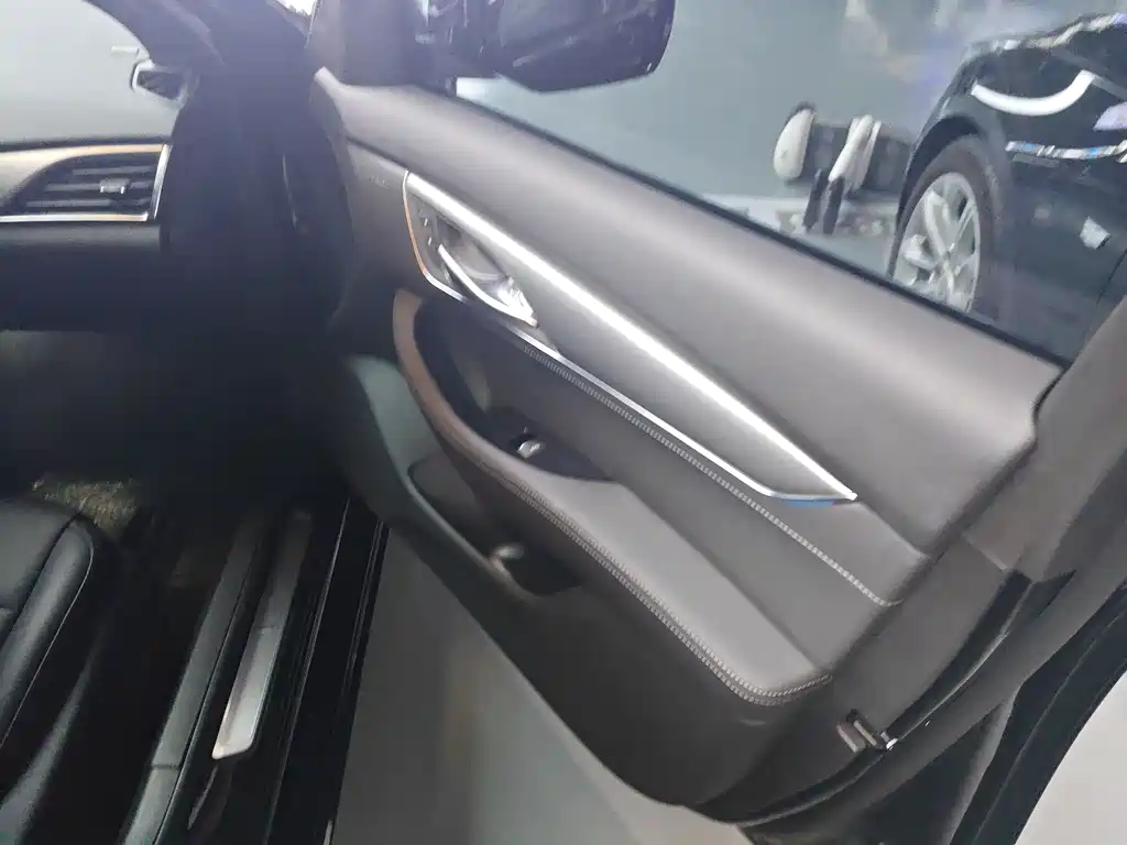 Cadillac CT5 — фото 25