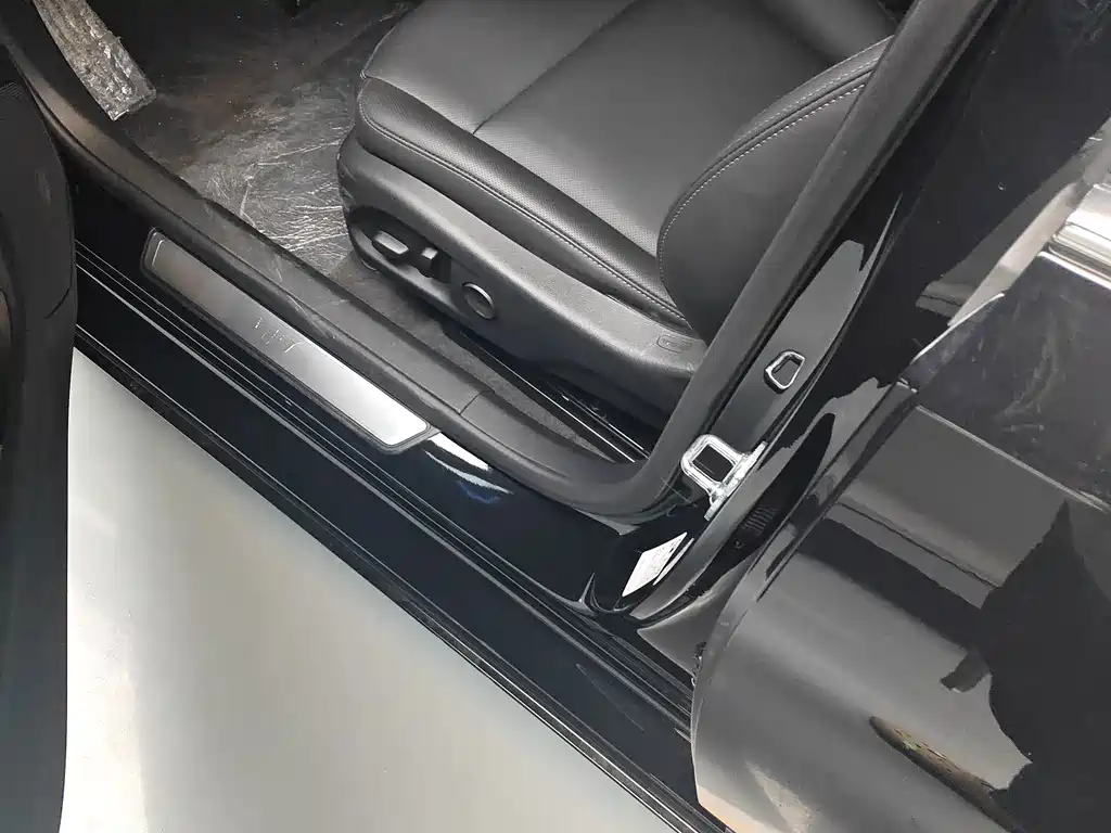 Cadillac CT5 — фото 8
