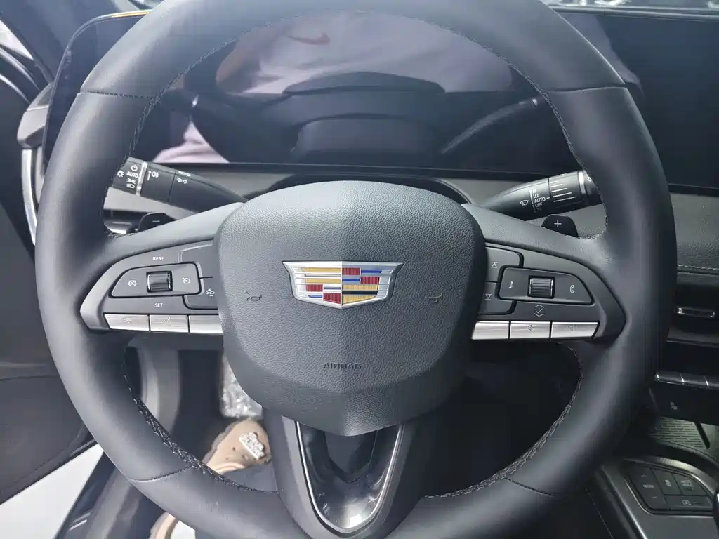 Cadillac CT5 — фото 9