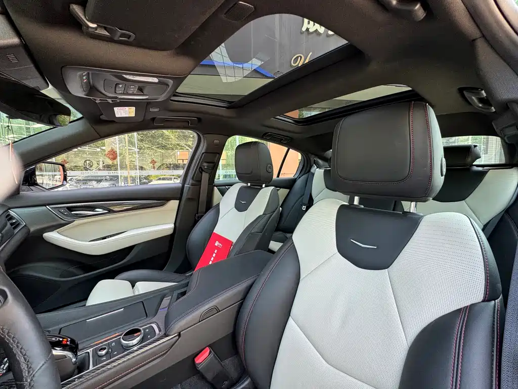 Cadillac CT5 — фото 11