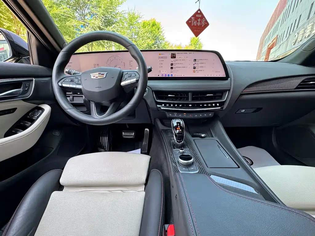Cadillac CT5 — фото 13
