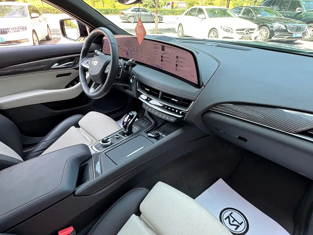 Cadillac CT5 — фото 19