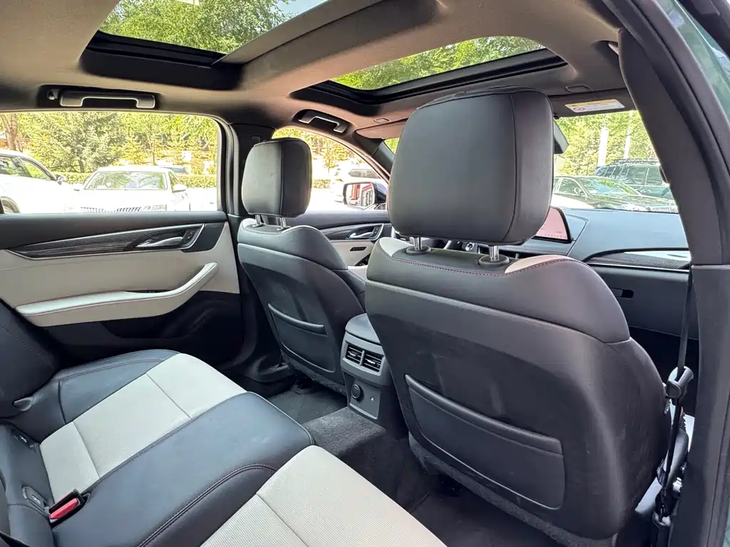 Cadillac CT5 — фото 20