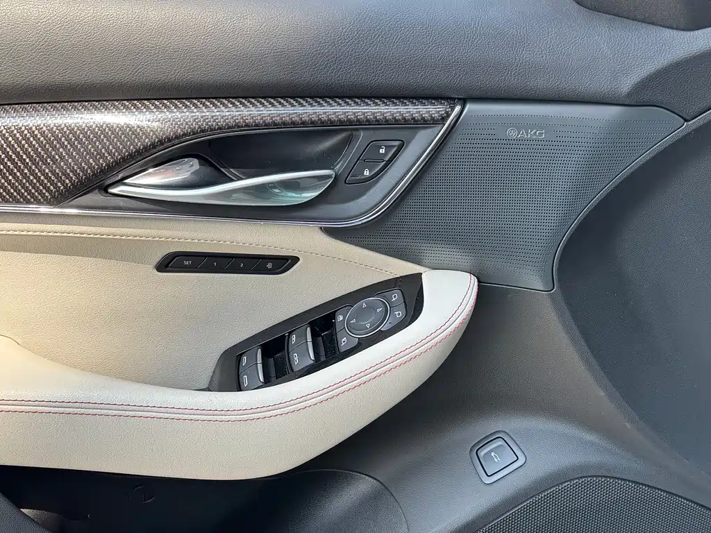 Cadillac CT5 — фото 7