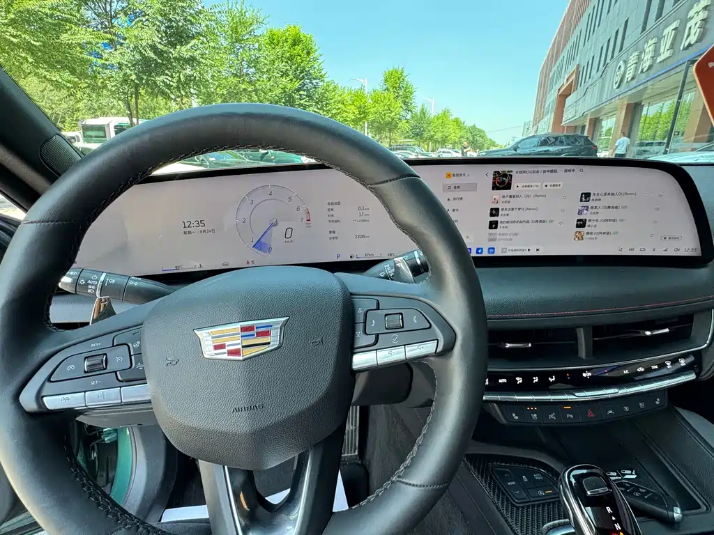 Cadillac CT5 — фото 10