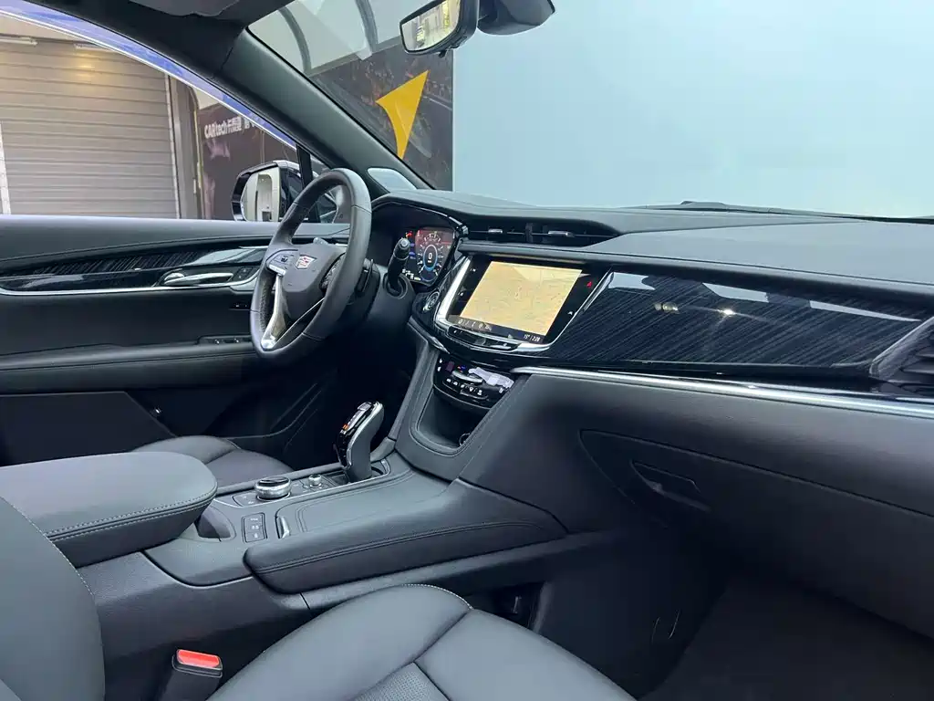 Cadillac XT6 — фото 9