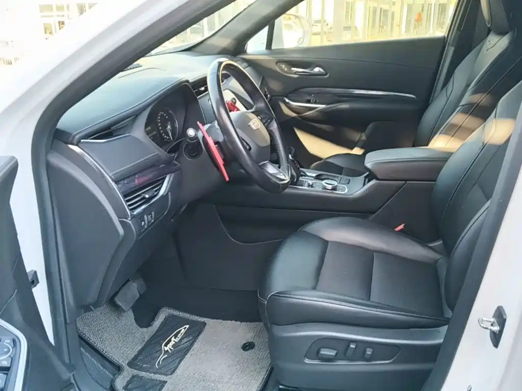 Cadillac XT4 — фото 15