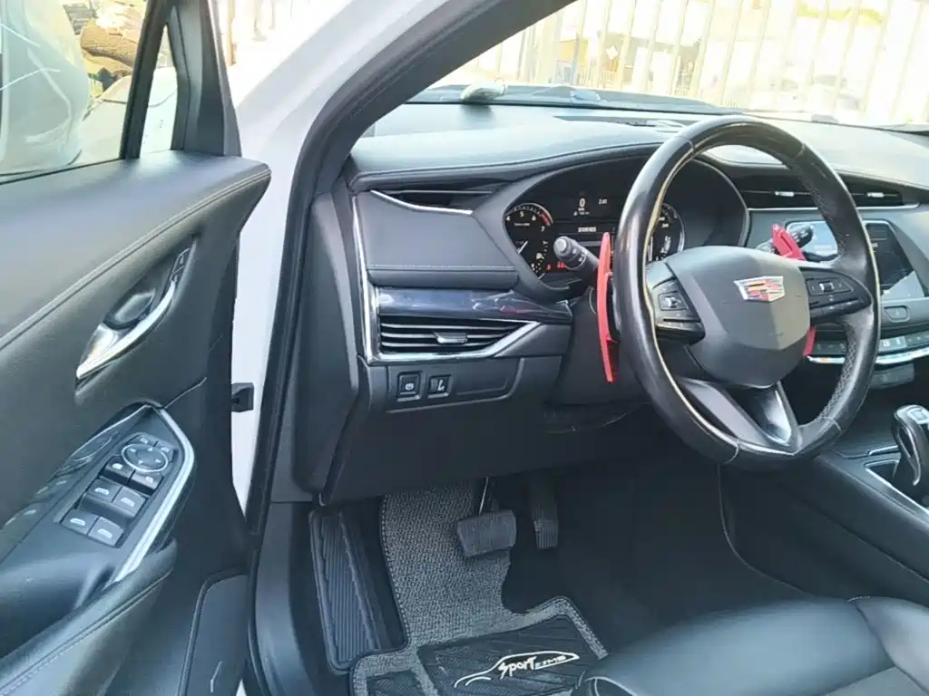 Cadillac XT4 — фото 16