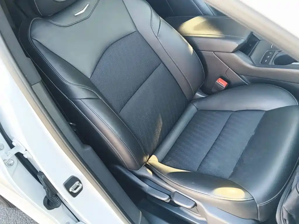 Cadillac XT4 — фото 25
