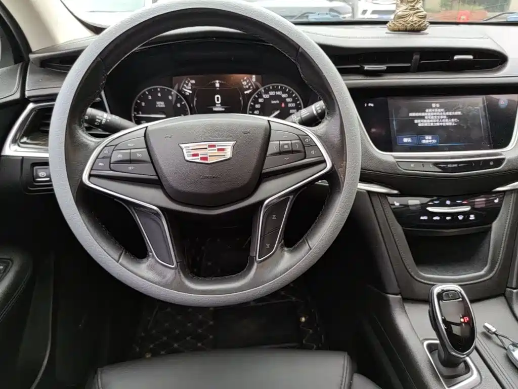 Cadillac XT5 — фото 11
