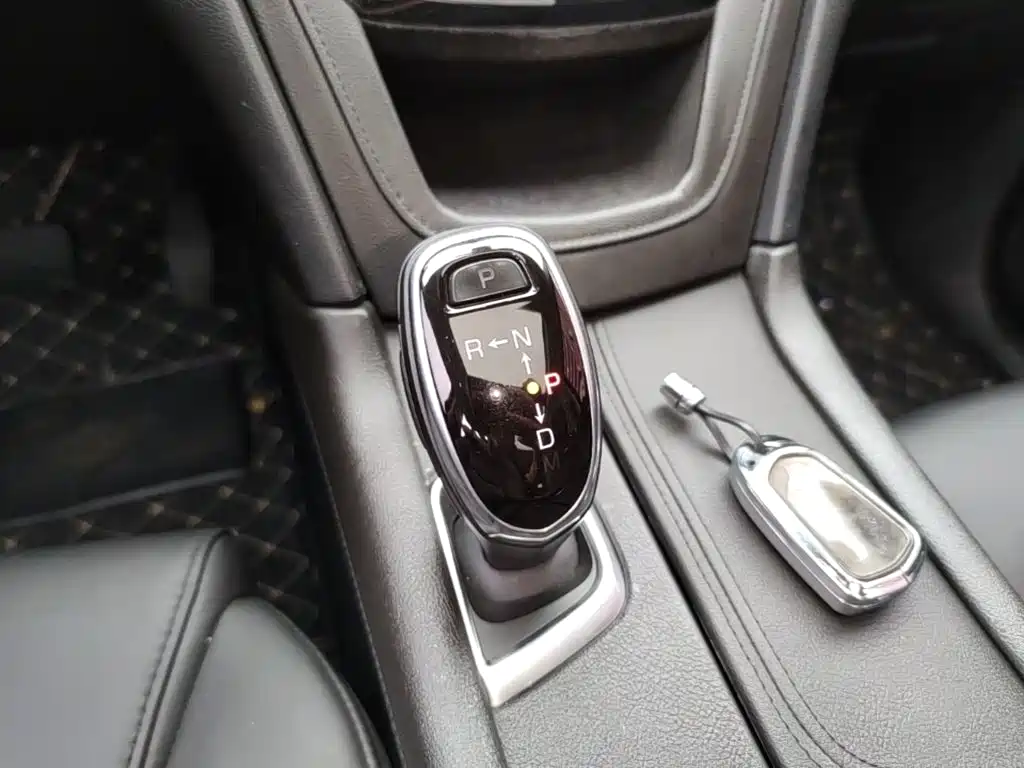 Cadillac XT5 — фото 14