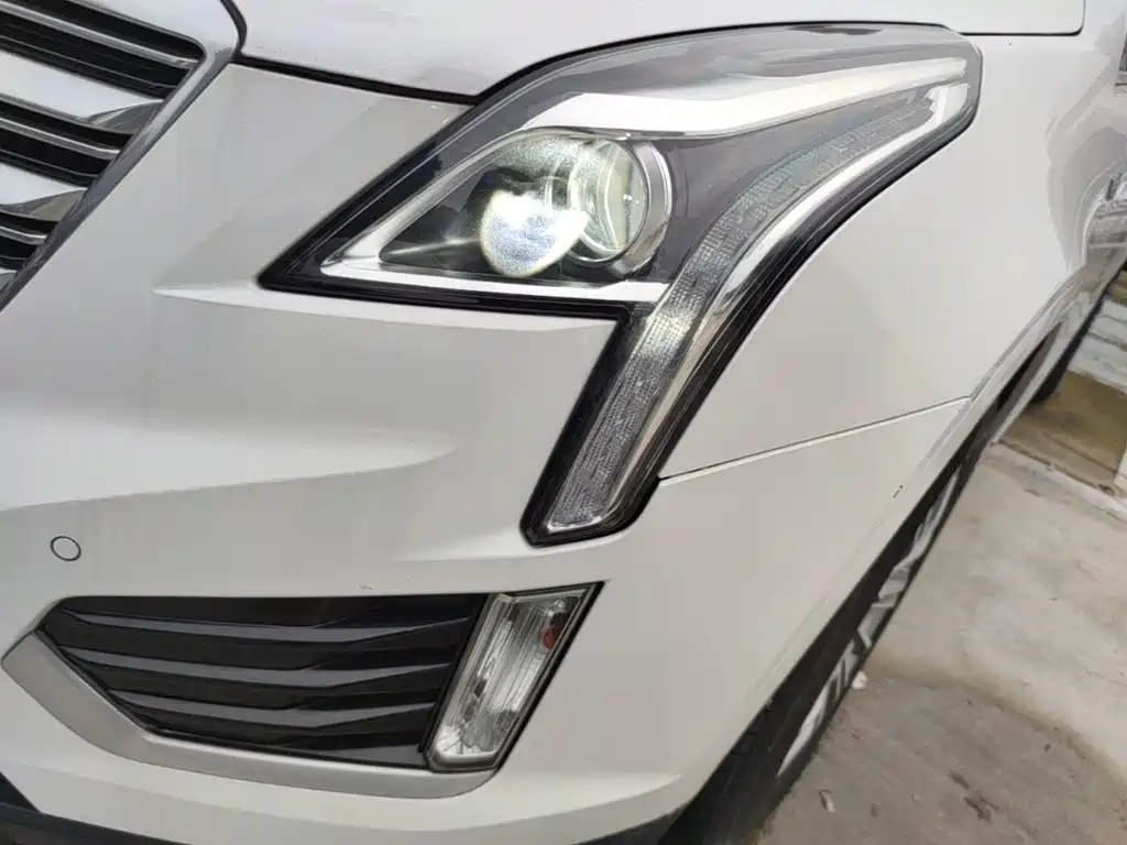 Cadillac XT5 — фото 24