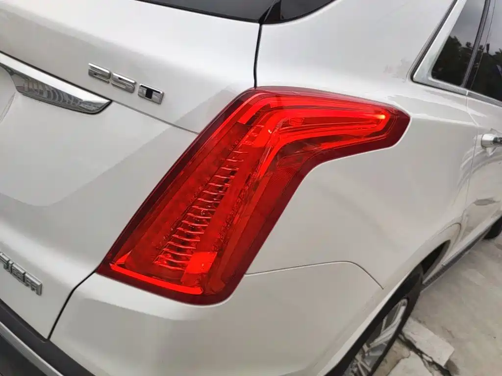 Cadillac XT5 — фото 8