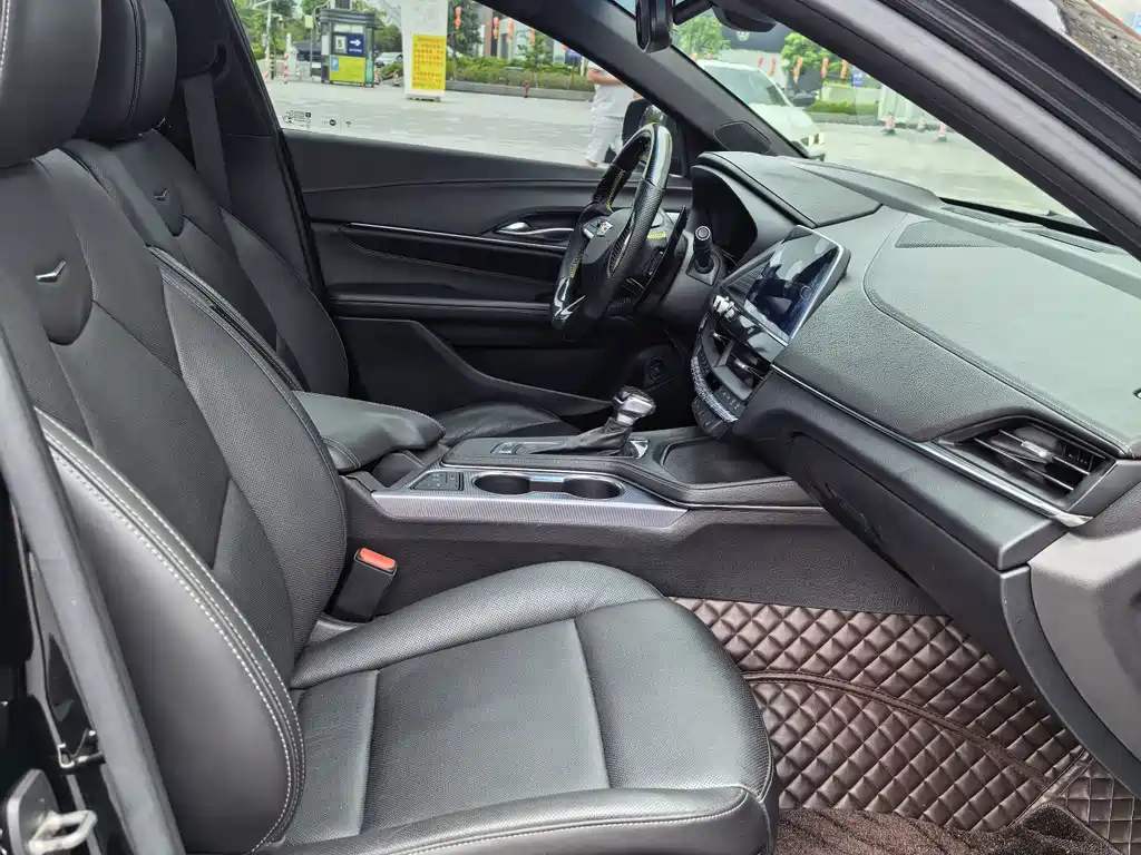 Cadillac CT4 — фото 4