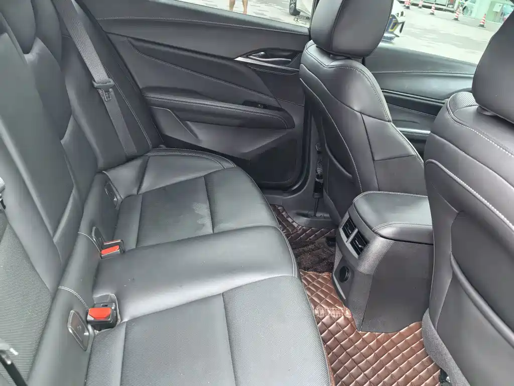 Cadillac CT4 — фото 6