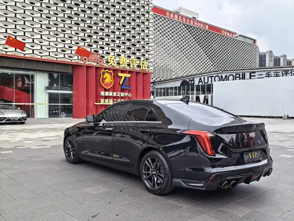 Cadillac CT4 — фото 10
