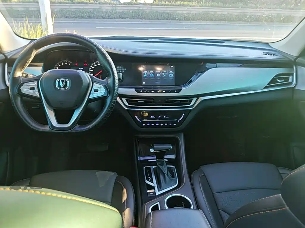 Changan CS35PLUS — фото 10