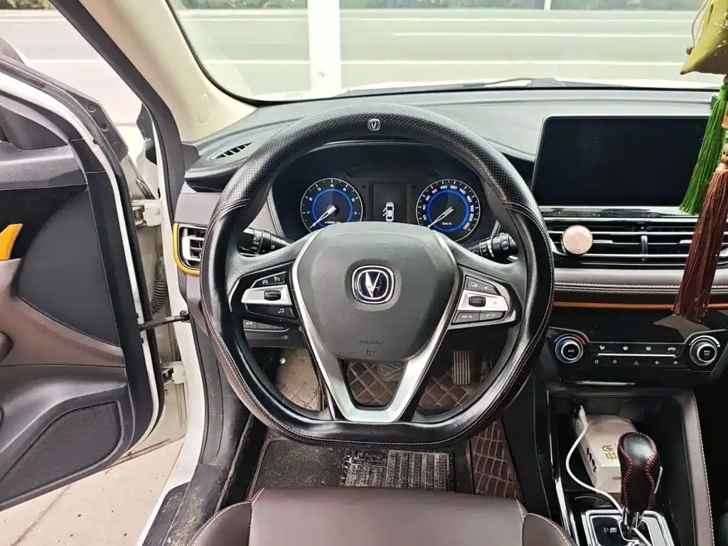 Changan Eado DT — фото 3