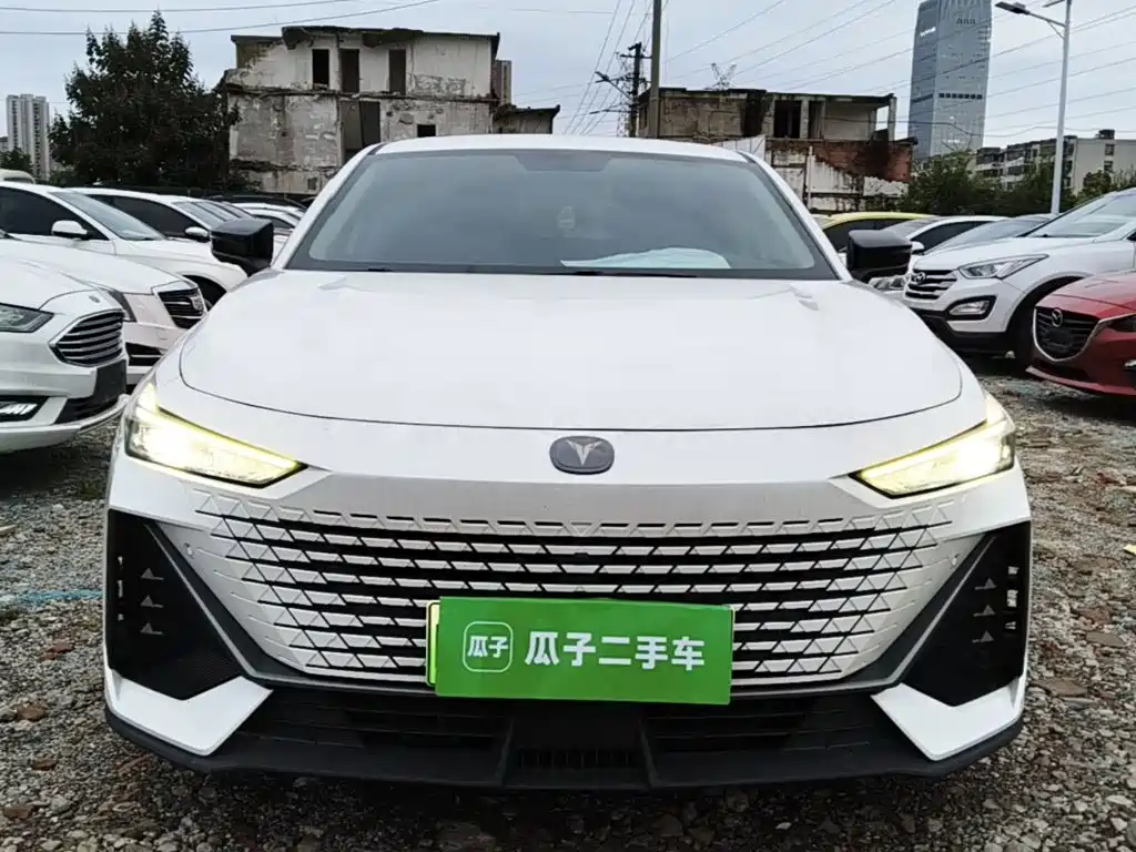 Changan UNI-V iDD — фото 3