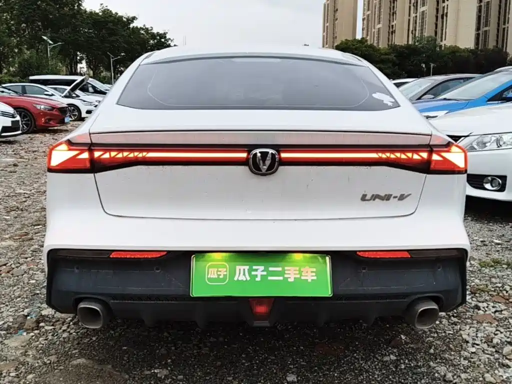 Changan UNI-V iDD — фото 6