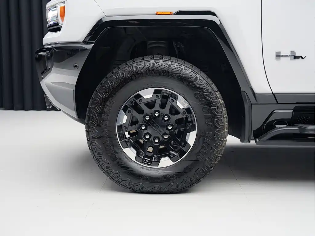 Durant Guild HUMMER EV — фото 9