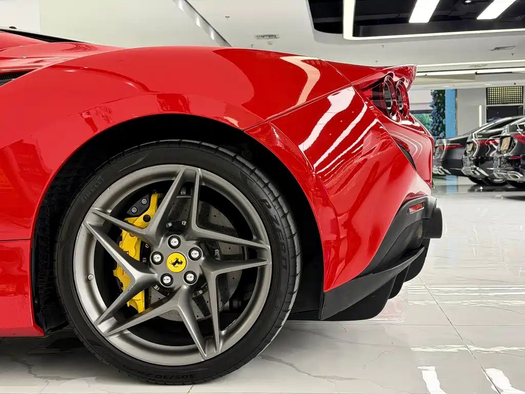 Ferrari F8 — фото 11