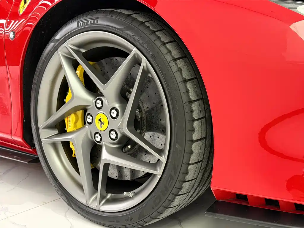 Ferrari F8 — фото 6