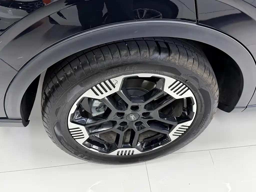 Ford Equator Sport — фото 10