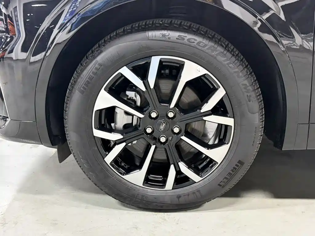 Ford Edge — фото 20