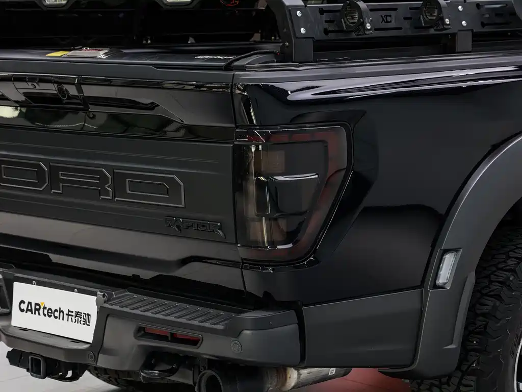 Ford F-150 Raptor — фото 9