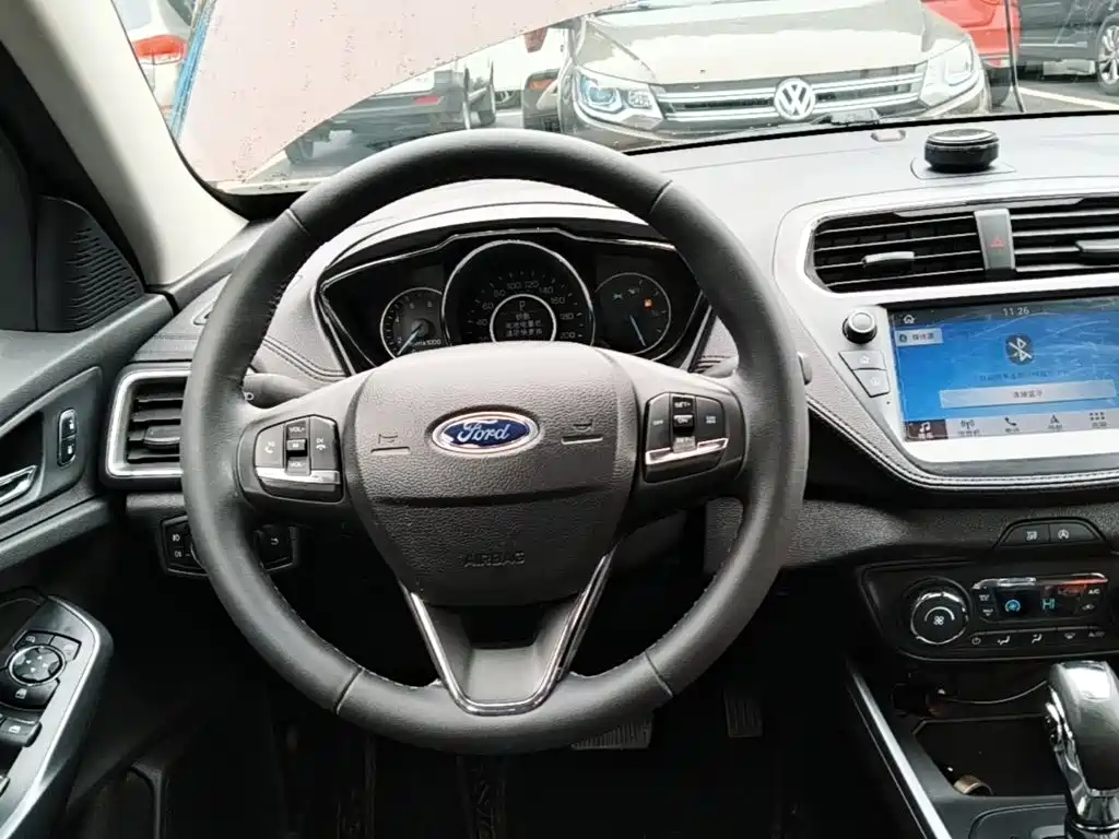 Ford Escort — фото 11