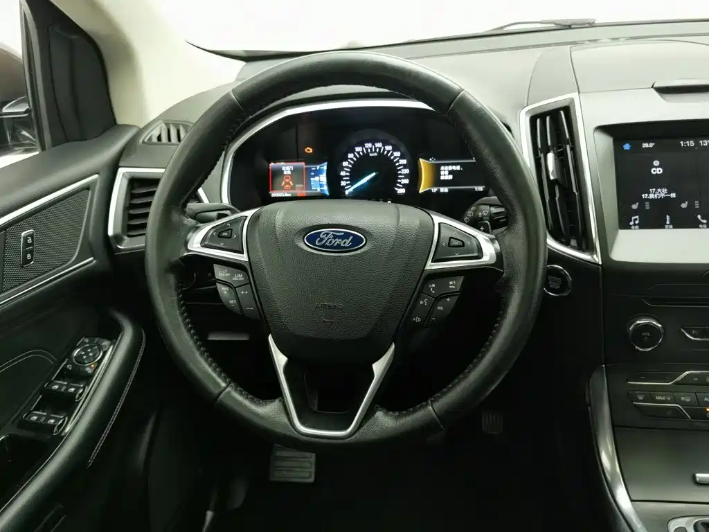 Ford Edge — фото 11