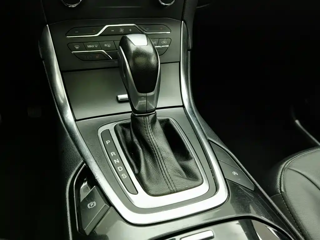 Ford Edge — фото 13