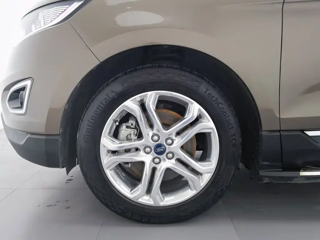 Ford Edge — фото 17