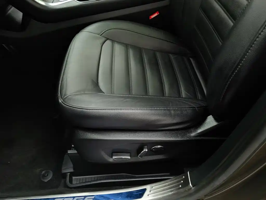 Ford Edge — фото 20