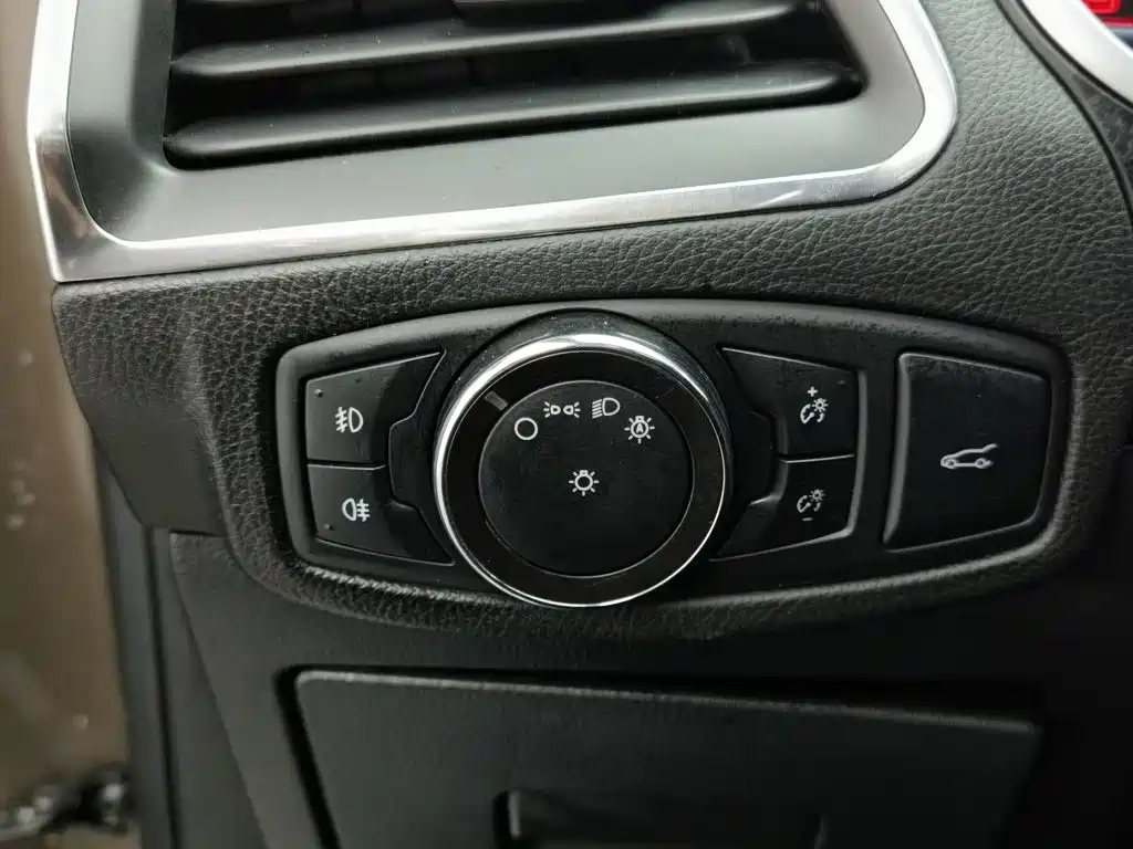 Ford Edge — фото 21