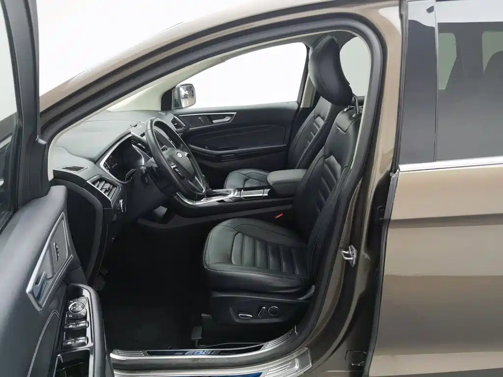 Ford Edge — фото 10