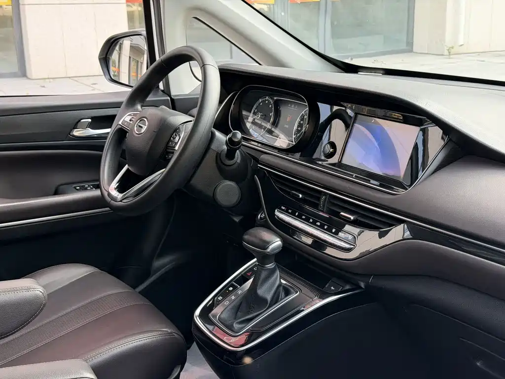 GAC Motor Trumpchi M6 — фото 10